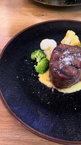 Meet Meat Restaurant & Bar