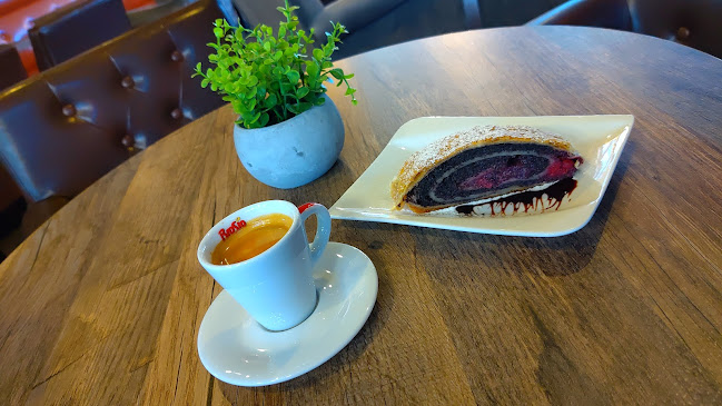 Opinii despre Cleo café & cigar club în Vranov nad Topľou - Gastronómia a pohostinstvo