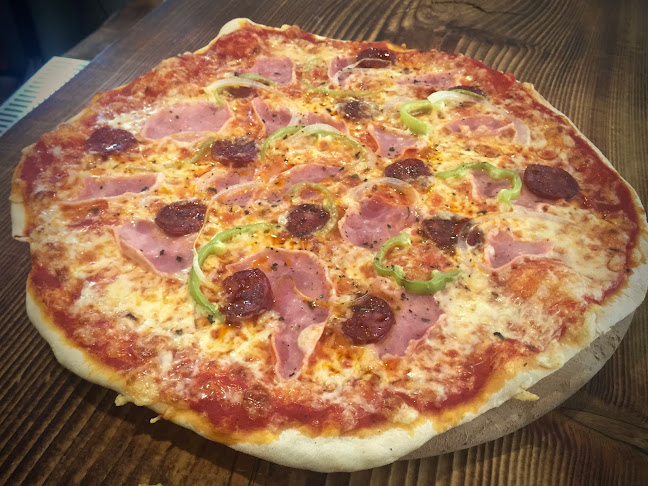 Bar Fakt! - Bar and pizzeria. - Demänovská Dolina