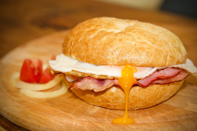 Bar Fakt! - Bar and pizzeria.