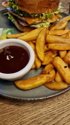 Olive Pizza Restaurant / OC Cassovia - Juh