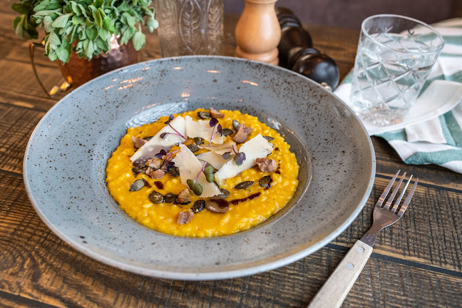 Le Papillon Restaurant, Rybárska brána 2, 811 02 Bratislava