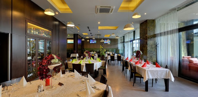 OC Retro, Nevädzová 6, 821 01 Ružinov