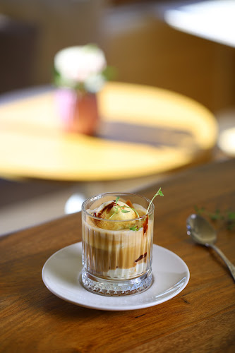 Tomášikova 8, 821 01 Bratislava