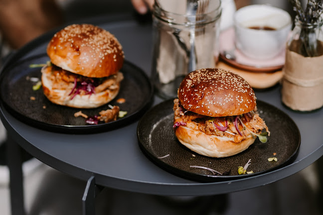 LOKÁL KÚTIK - kaviareň a bistro