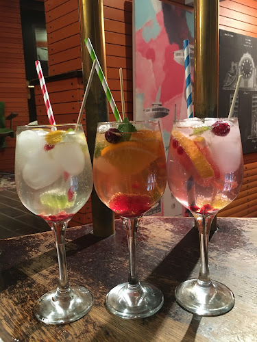 Drink in gallery Andy