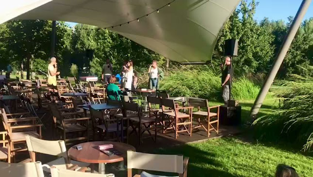 Opinii despre Monsters Cafe and Bar în Petržalka - Gastronómia a pohostinstvo