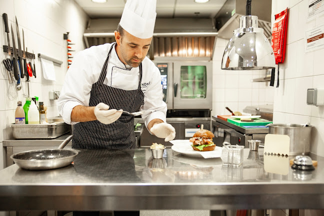 Bar & Lounge Outlook Bratislava - Gastronómia a pohostinstvo