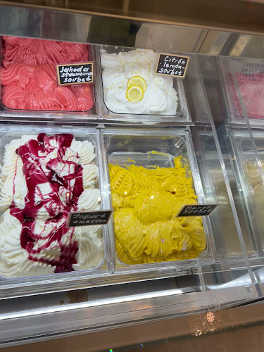 Opinii despre Zmrzlina Gelato în Staré Mesto - Gastronómia a pohostinstvo