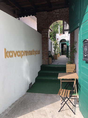 Opinii despre Kávaprevšetkých_ Pražiareň pod Hradom în Nitra - Gastronómia a pohostinstvo