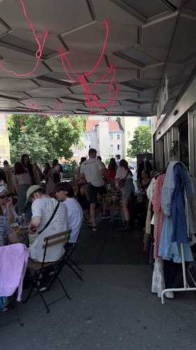 Opinii despre Temný OST BLOCK în Bratislava - Gastronómia a pohostinstvo