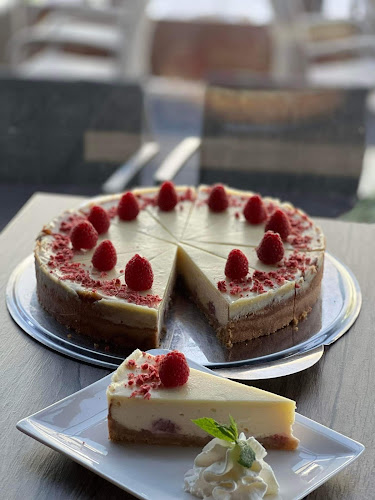 Cleo café & cigar club