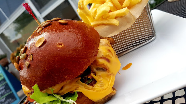 Opinii despre Reštaurácia Racing în Podunajské Biskupice - Gastronómia a pohostinstvo