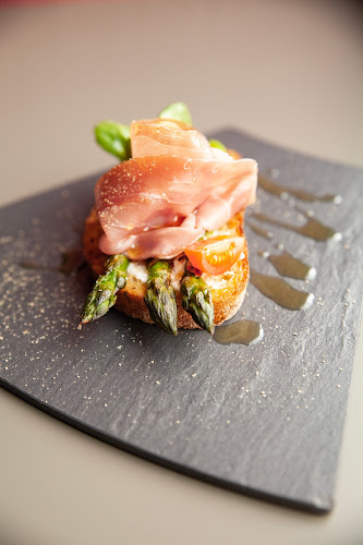 Bar & Lounge Outlook Bratislava - Gastronómia a pohostinstvo