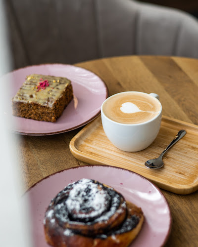 Opinii despre Kompas cafe în Nové Zámky - Gastronómia a pohostinstvo