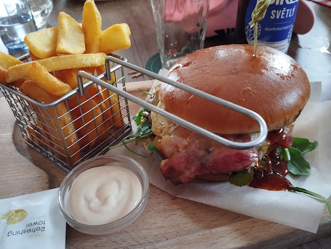 u Micia Plešivec - Plešivec