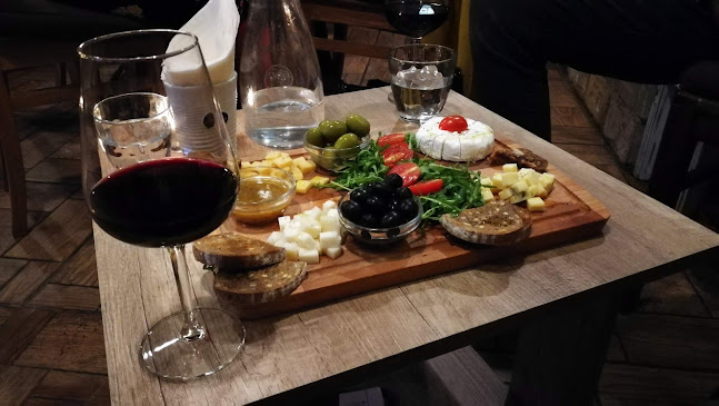 Opinii despre Osud Wine Bar în Staré Mesto - Gastronómia a pohostinstvo