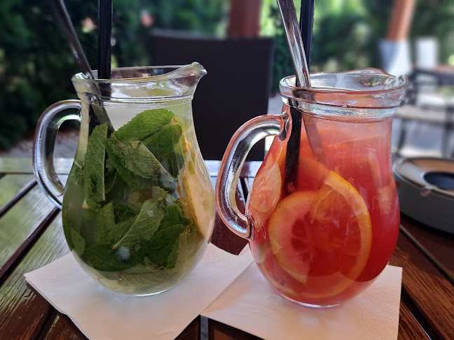 Cosmopolitan coffee and wine bar