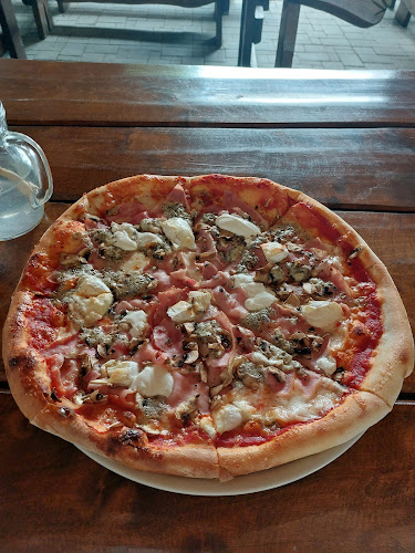 Pizza - Restaurant PEPEK - Gastronómia a pohostinstvo