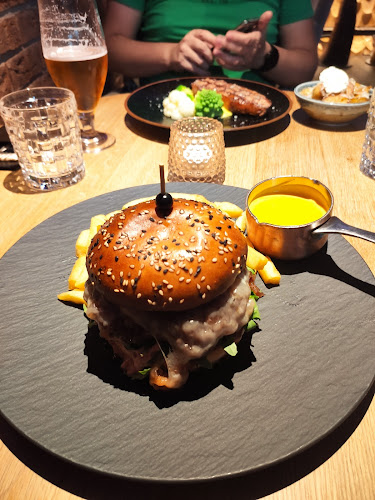 Lužná 9, 851 04 Petržalka