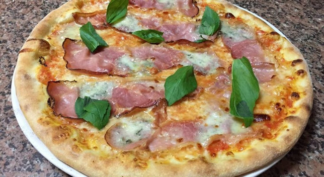 Opinii despre Pizza Houśe Express Vráble în Vráble - Gastronómia a pohostinstvo