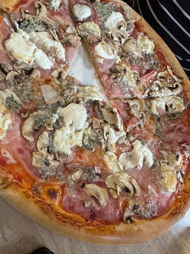 Pizza - Restaurant PEPEK - Gastronómia a pohostinstvo