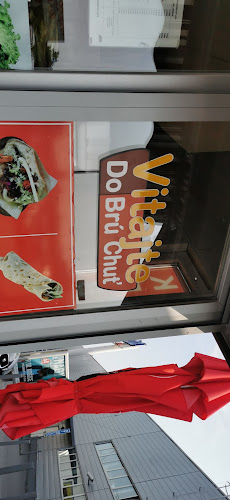 na prízemí, na parkovisku, napravo od rohového vstupu do predajne potravín, Trolejbusová 1, 040 01 Košice