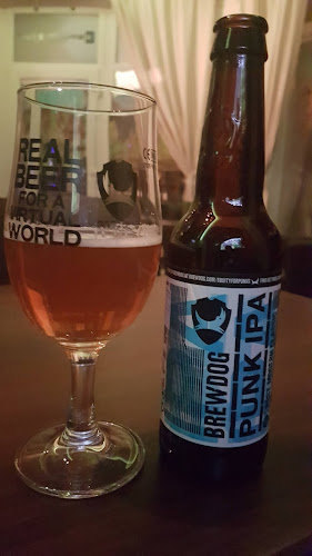 Cosmopolitan coffee and wine bar - Gastronómia a pohostinstvo