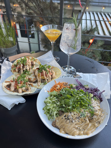 Opinii despre Street Food & Cafe Possonium în Bratislava - Gastronómia a pohostinstvo