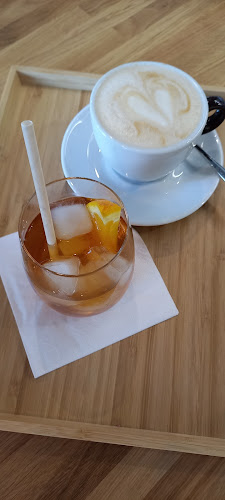 Opinii despre Jolka - kaviareň a pražiareň kávy / cafe & coffee roastery în Ružinov - Gastronómia a pohostinstvo