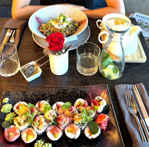 Opinii despre Sushi YA food atelier în Rovinka - Gastronómia a pohostinstvo