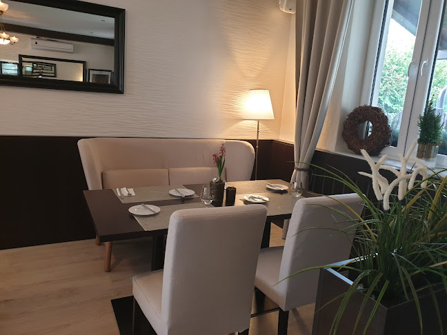 Opinii despre Collegium café bar & restaurant în Holíč - Gastronómia a pohostinstvo