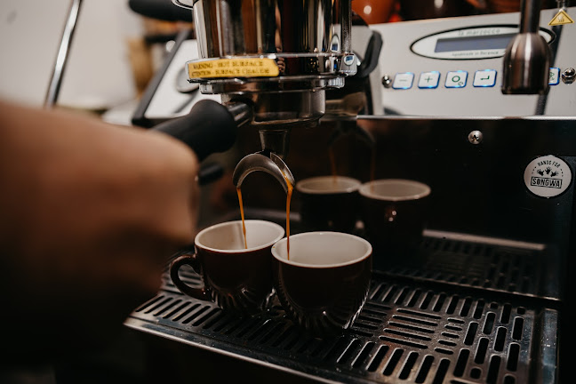 Opinii despre Pražiareň kávy Čierna Perla_Black Pearl în Kostolná pri Dunaji - Gastronómia a pohostinstvo