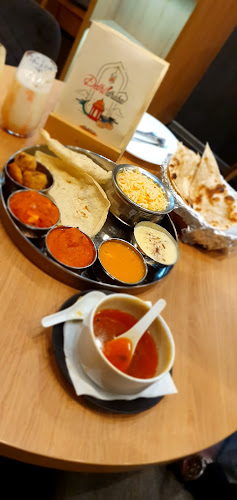 Námestie sv. Anny 360/10, 911 01 Trenčín