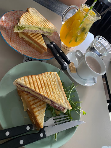 DRAK&FINCH Winebar Coffeeshop - Bratislava