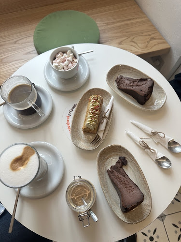 Hviezdoslavovo námestie 170/13, 811 02 Bratislava