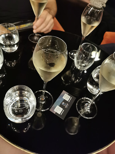 Opinii despre Mirror Bar în Bratislava - Gastronómia a pohostinstvo