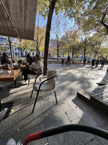 Hviezdoslavovo námestie 171/17, 811 02 Bratislava