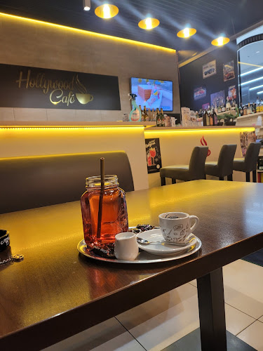 Hollywood Café (OC Max)