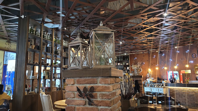 Olive Pizza Restaurant / OC Cassovia - Juh