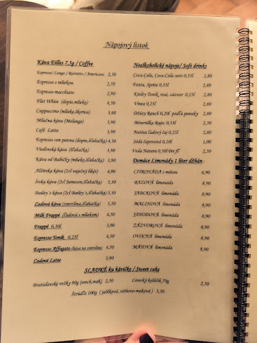 Opinii despre Café L'Aura & Antik art shop în Bratislava - Gastronómia a pohostinstvo