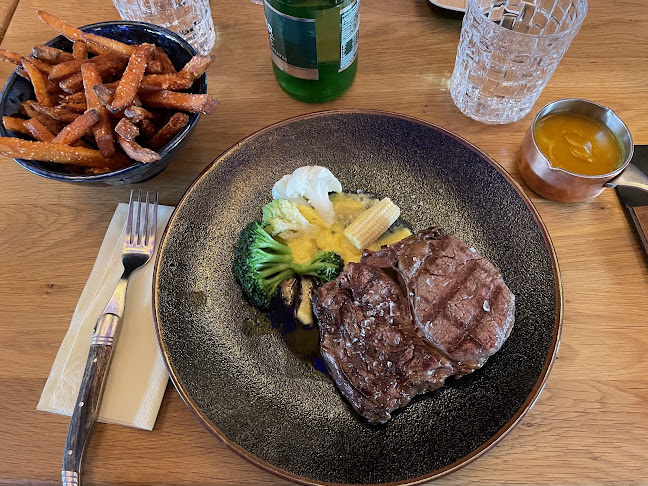 Opinii despre Meet Meat Restaurant & Bar în Petržalka - Gastronómia a pohostinstvo