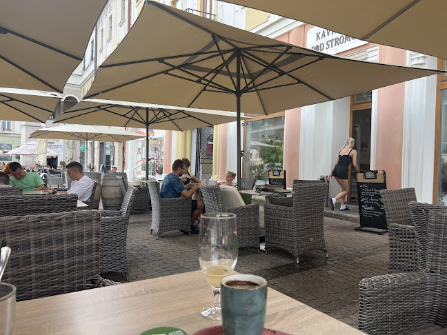 Kaviareň pod stromom - Banská Bystrica