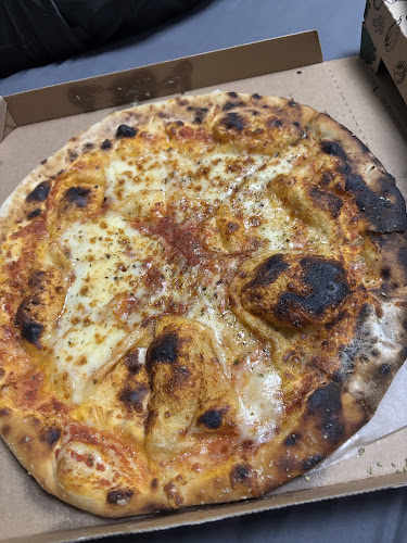 Opinii despre Pizza La Familia în Bratislava - Gastronómia a pohostinstvo