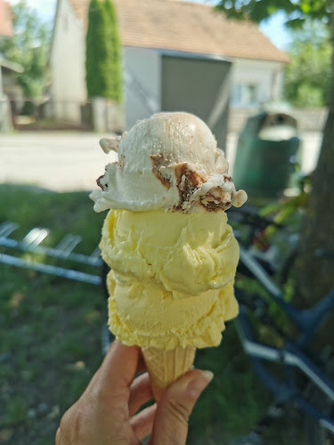 Opinii despre Zmrzlináreň LEDAZ în Vrútky - Gastronómia a pohostinstvo