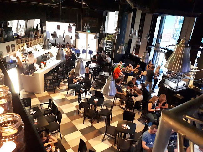 Comentarii opinii despre Music a Cafe