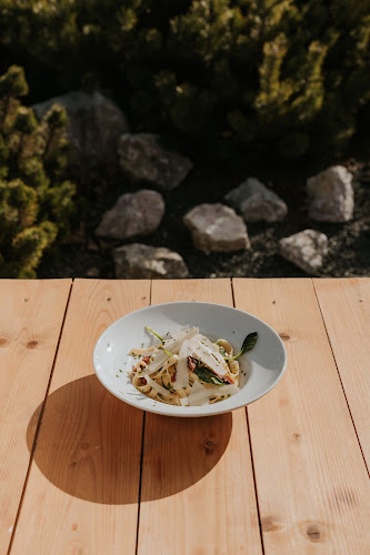 LaReunion • Zemiansky dvor