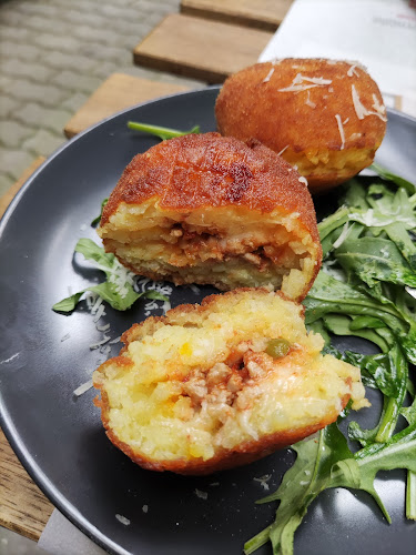 Panzerotto - Gastronómia a pohostinstvo