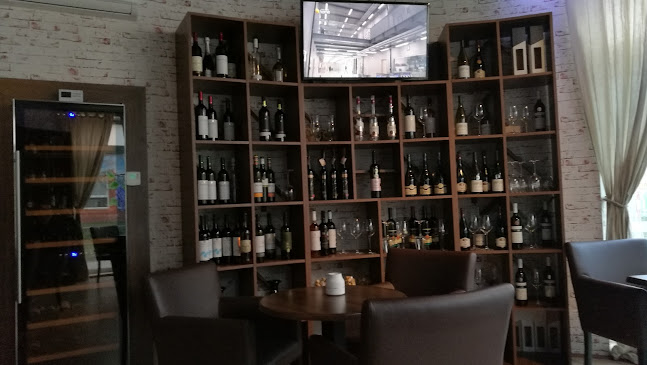 Cosmopolitan coffee and wine bar - Gastronómia a pohostinstvo