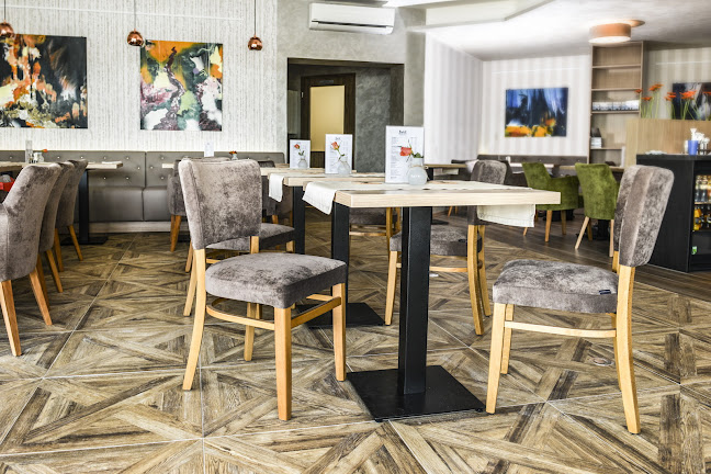 Market Bistro & Cafe